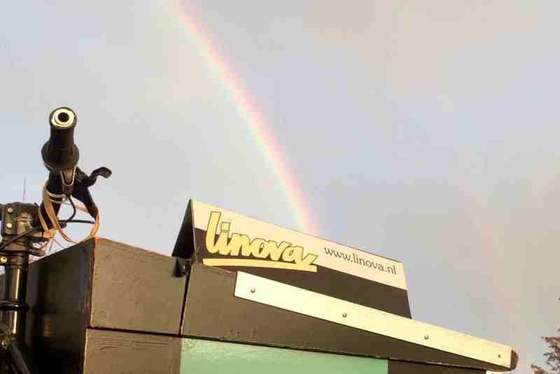 Linova Verfproducten foto reclame op de fiets voor linova verfproducten
