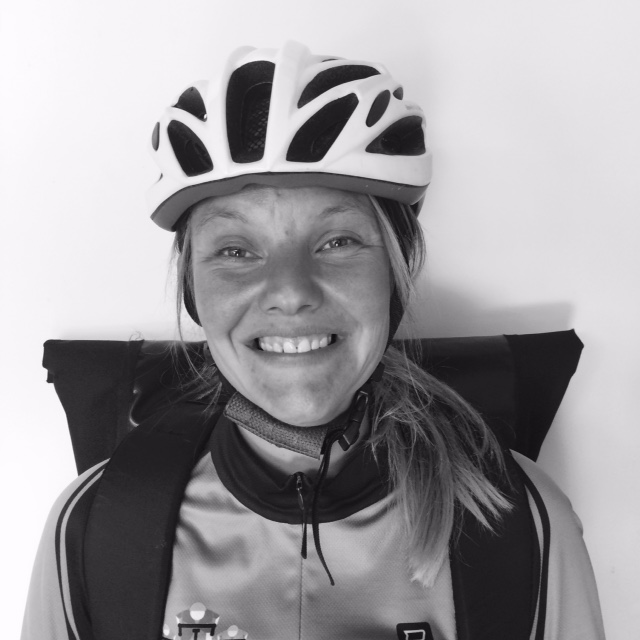 Iris Vermeulen portretfoto fietskoerier iris vermeulen